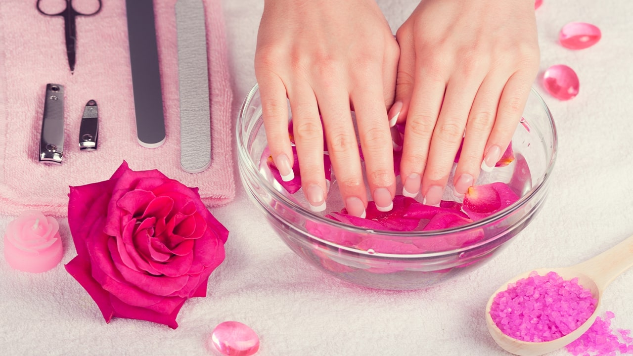 5-easy-tips-to-keep-your-nails-healthy-gorgeous-02