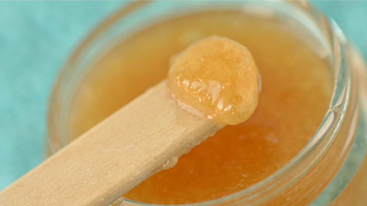 the-magic-of-honey-will-keep-your-skin-healthy-and-glowing-02
